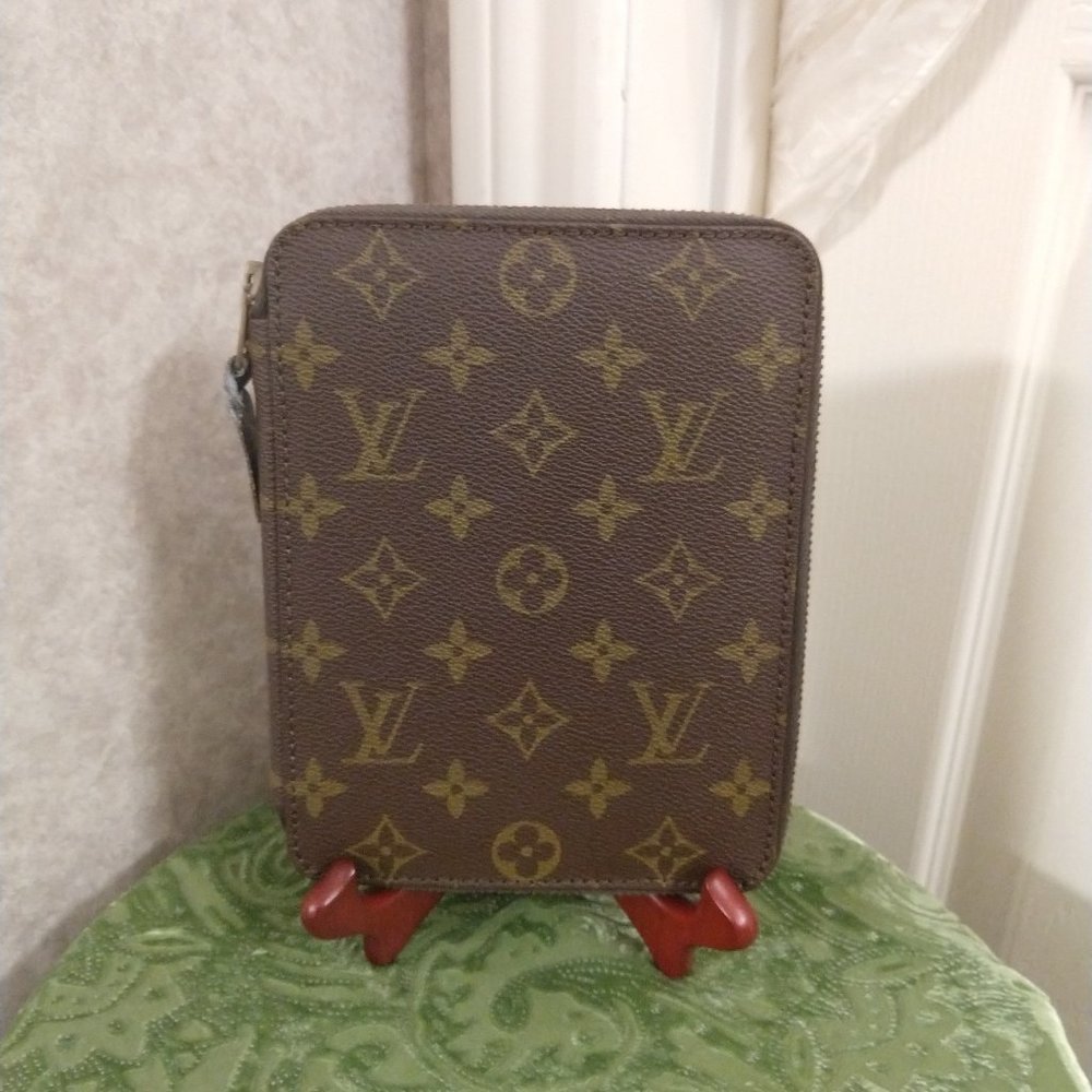 Louis Vuitton Vintage Monogram Zippy Passport Cover